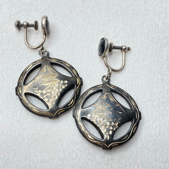 Vintage Dangle Screw Back  Earrings Asian Inspired Design In Silver Etched Discs - Picture 1 of 9